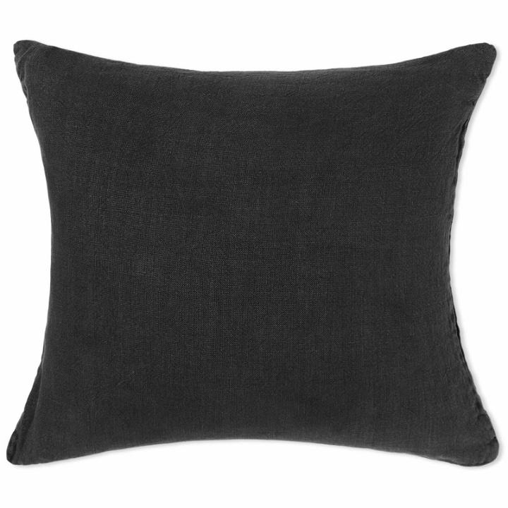 Photo: HOMMEY Men's Essential Linen Cushion in Charcoal