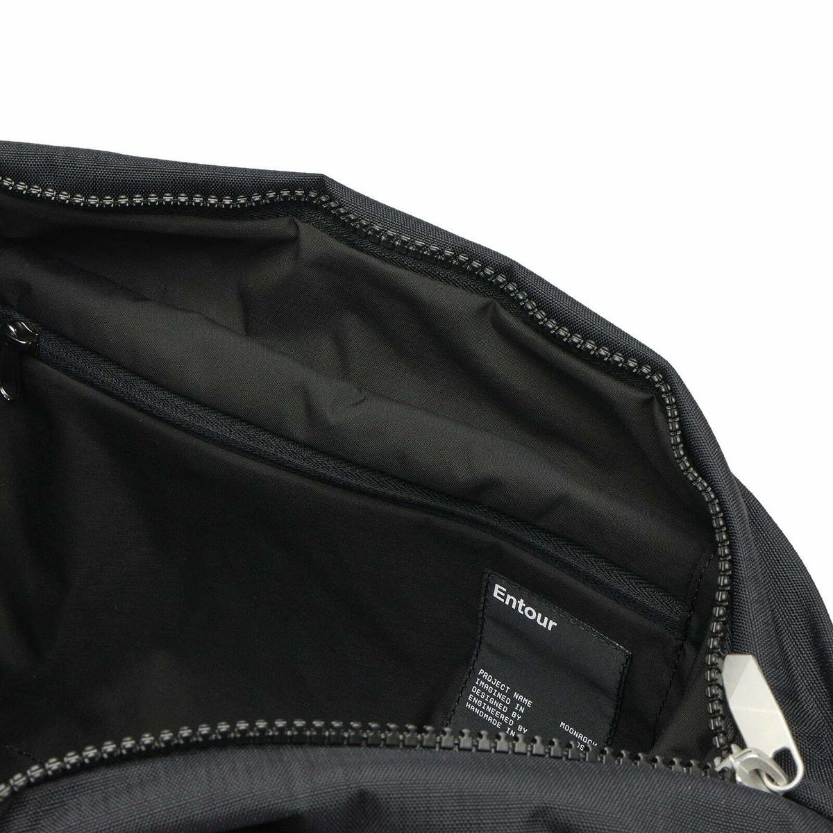 Db Journey Entour Tote 22L in Black Out 