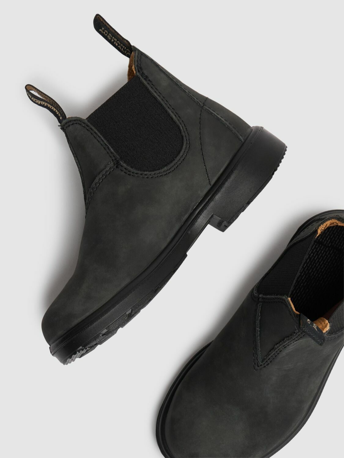 BLUNDSTONE Leather Chelsea Boots
