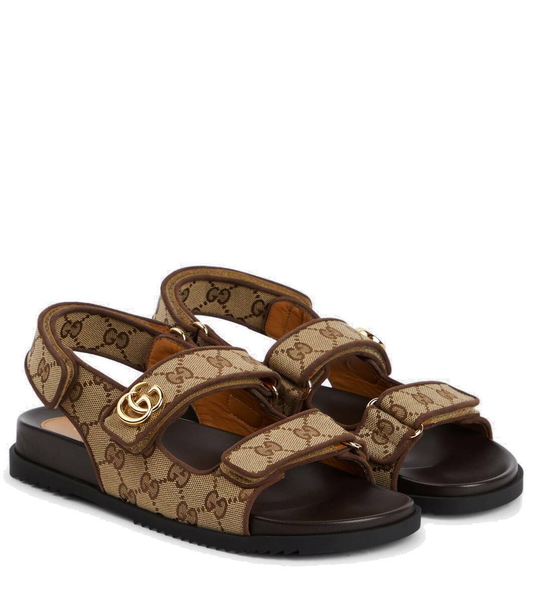 【GUCCI】Sandals With Clamp ブラック Interlocking G cutout leather sandals in black - Gucci