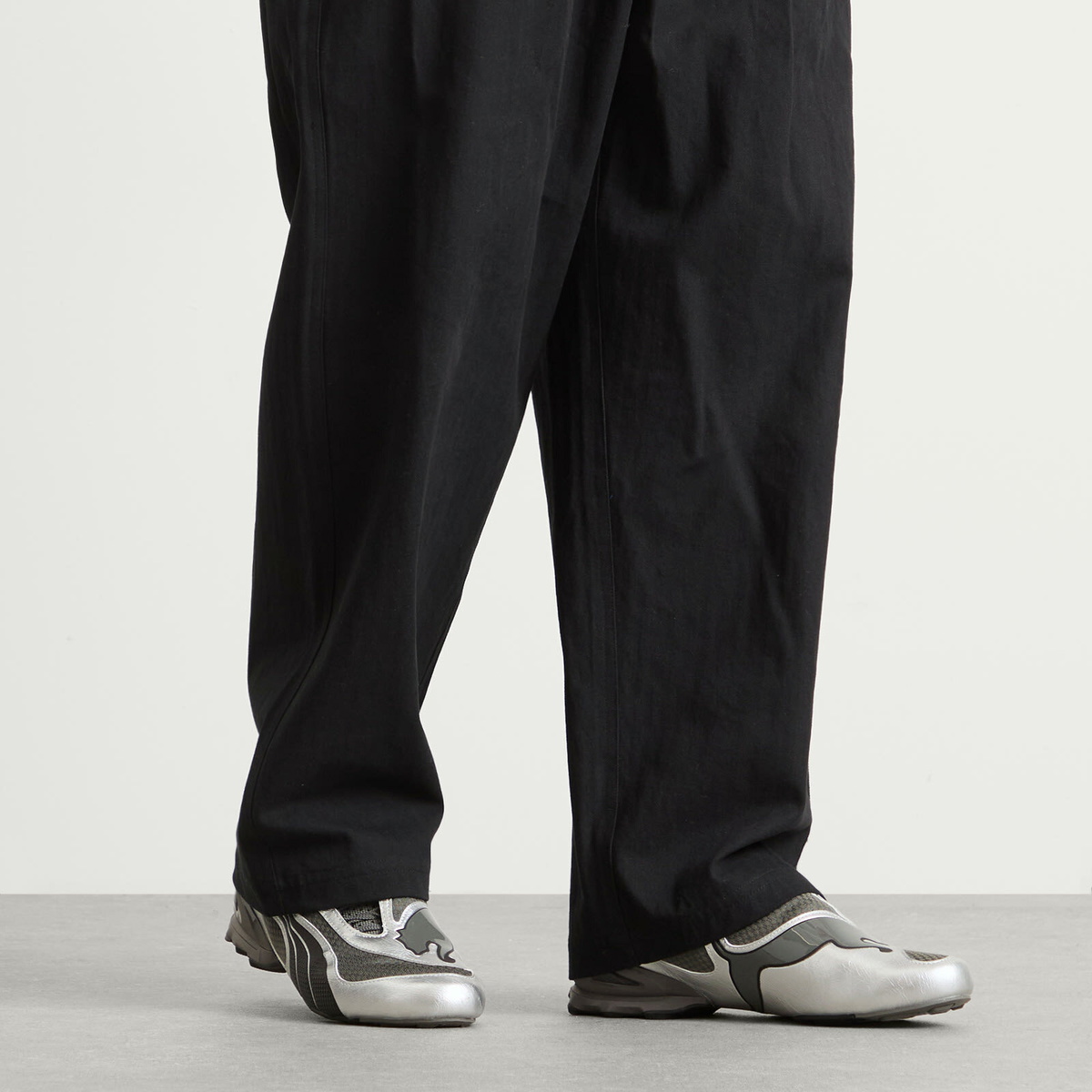 Puma V1.25 Metallic Sneaker in Shadow Gray/Black