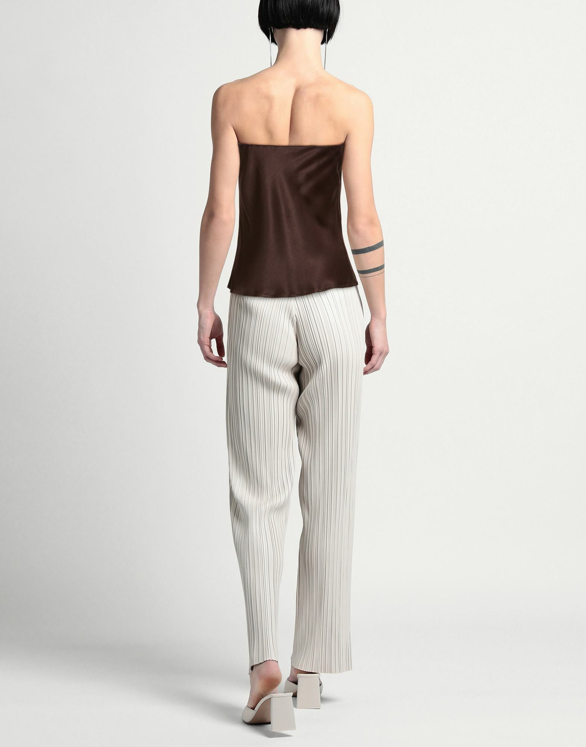 Donni. Womens Top Dark in Brown