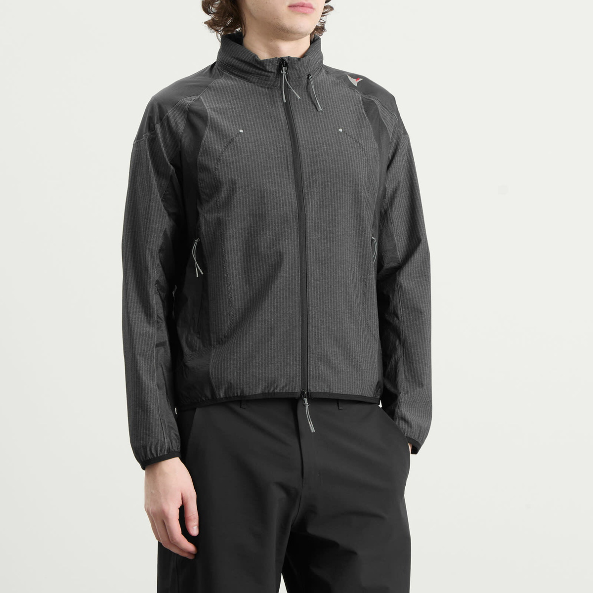ROA Men's Numb Pinstriped Hooded Wind Jacket in Black