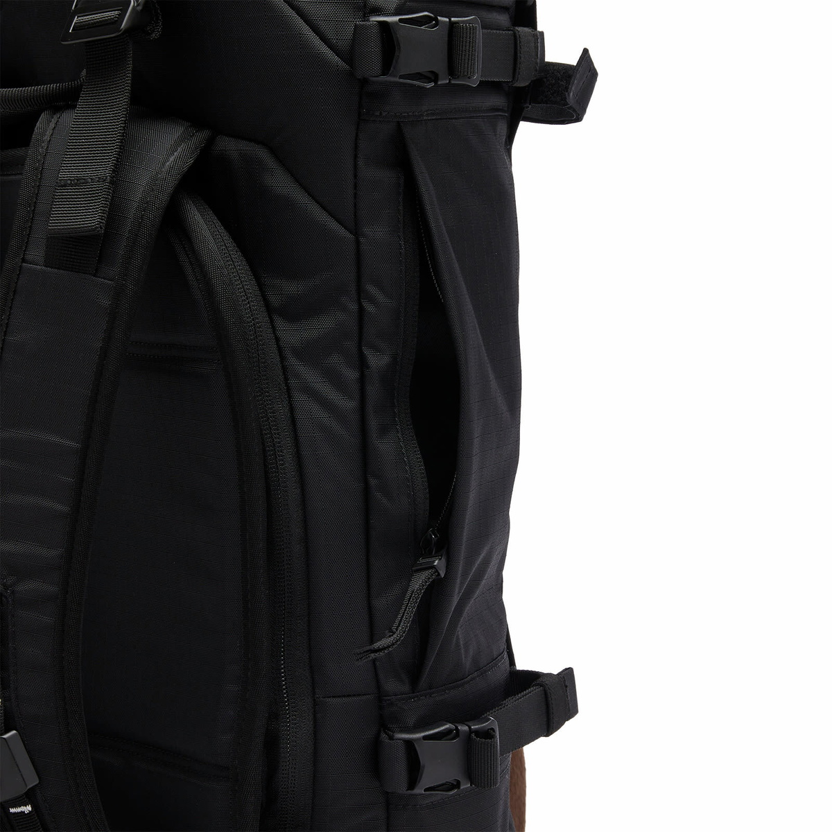 Db Journey Snow Pro Backpack - 25L in Black Out 