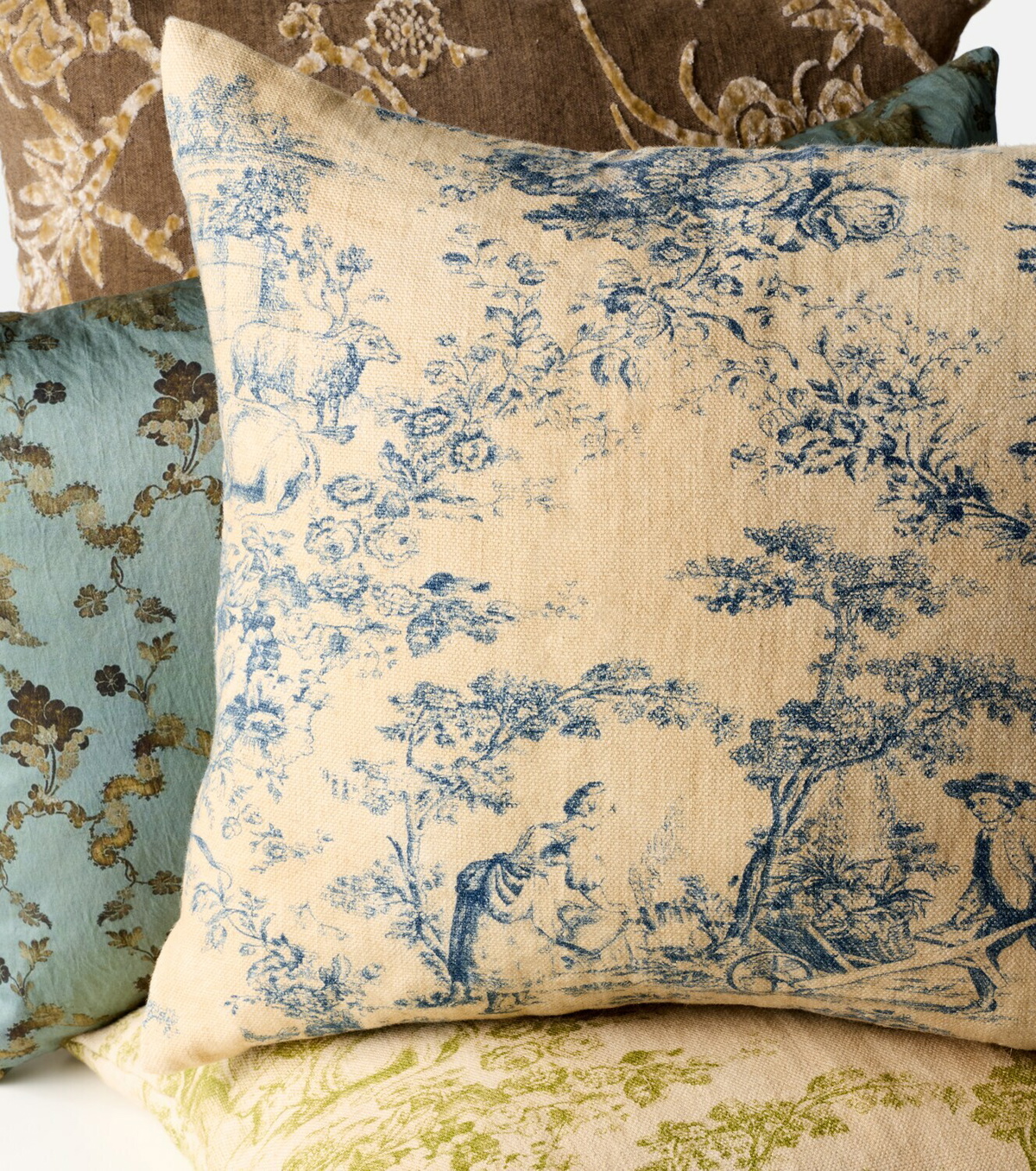 The House of Lyria Glafira linen cushion