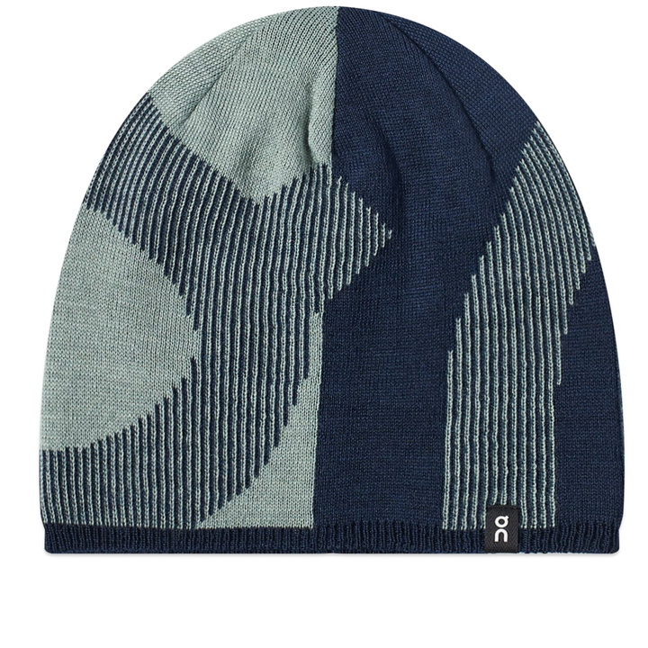 Photo: ON Men's Explorer Merino Beanie in Moss/Navy