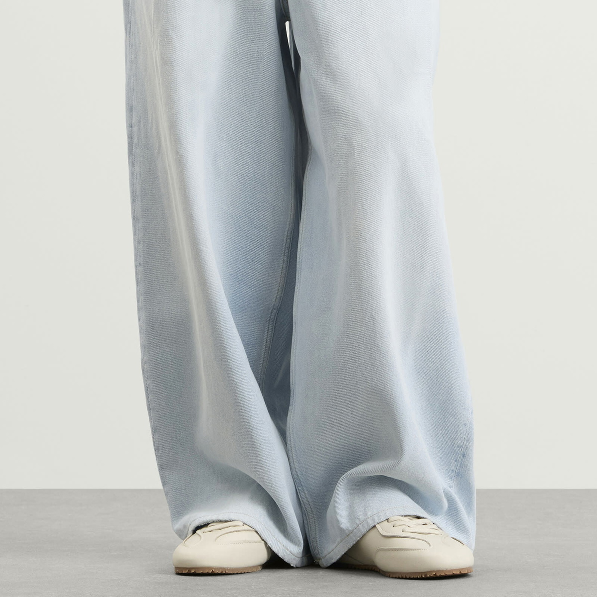 Axel Arigato Men's Daze Runner Pebble in Off White/Gum
