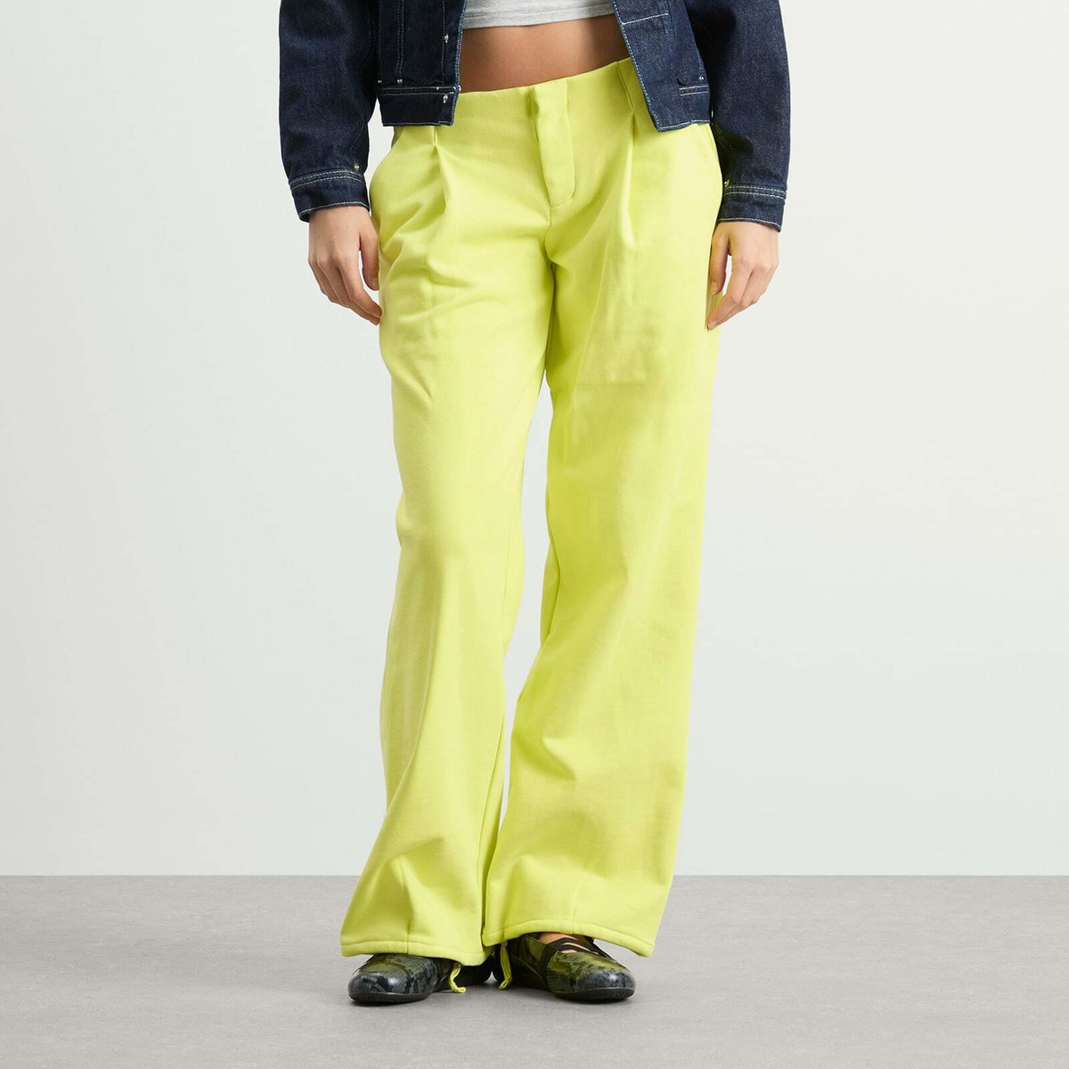 Peachy Den Women's Trixie Sweat Trouser in Highlighter