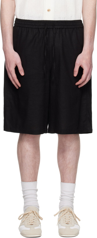 Photo: Holzweiler Black Lian Linen Shorts