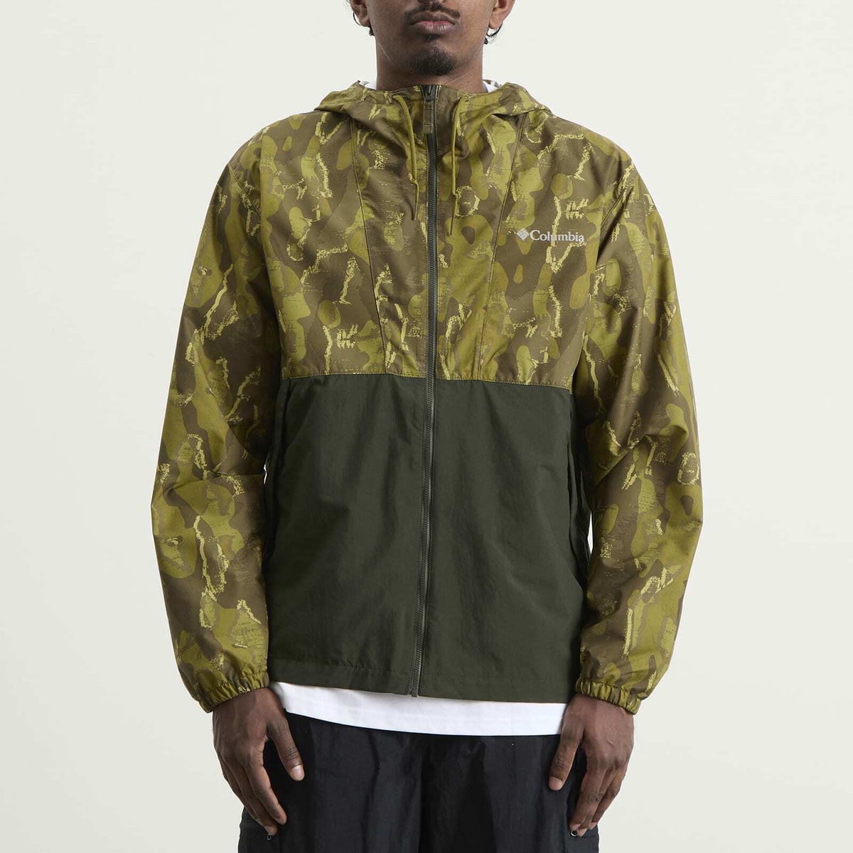 Columbia Men's Spire Valley™ Novelty Windbreaker in Mossy Green Treebark Greenscape