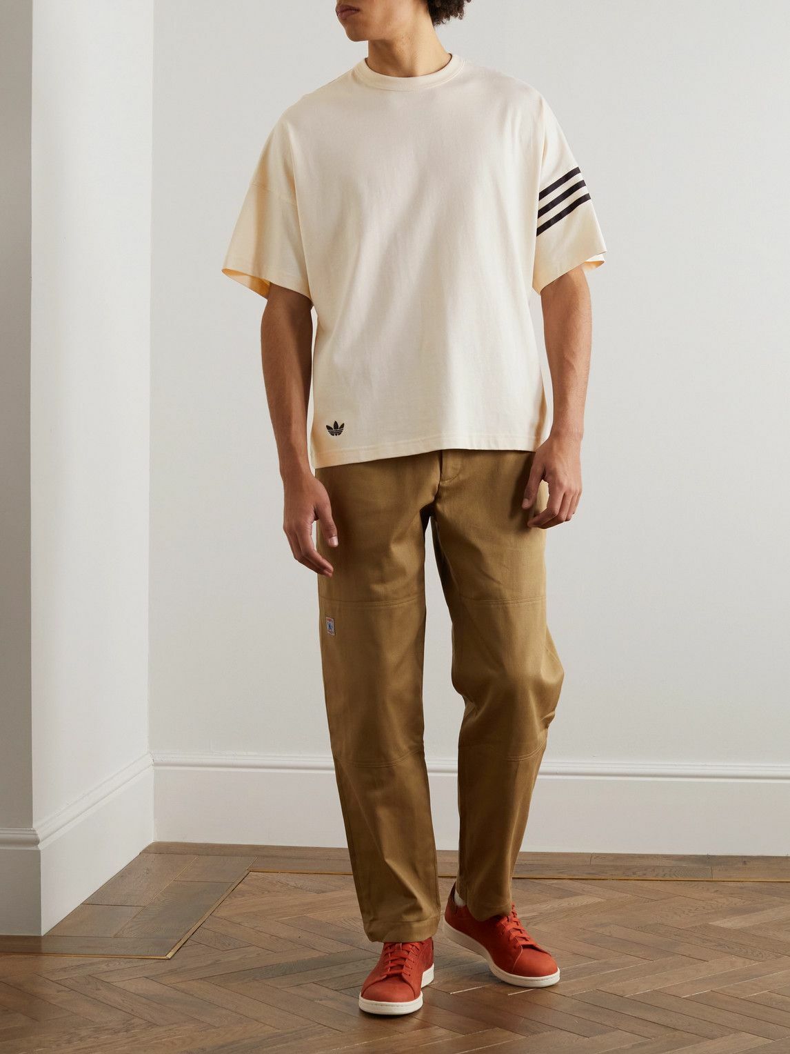 adidas originals Adicolor Neuclassics T-shirt−アイボリー Superkicks | Adidas Originals Adicolor Neuclassics Tee