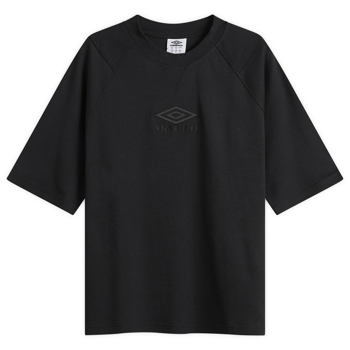 Photo: Umbro Men's Iconic Boxy T-Shirt in Black/Volcanic Ash