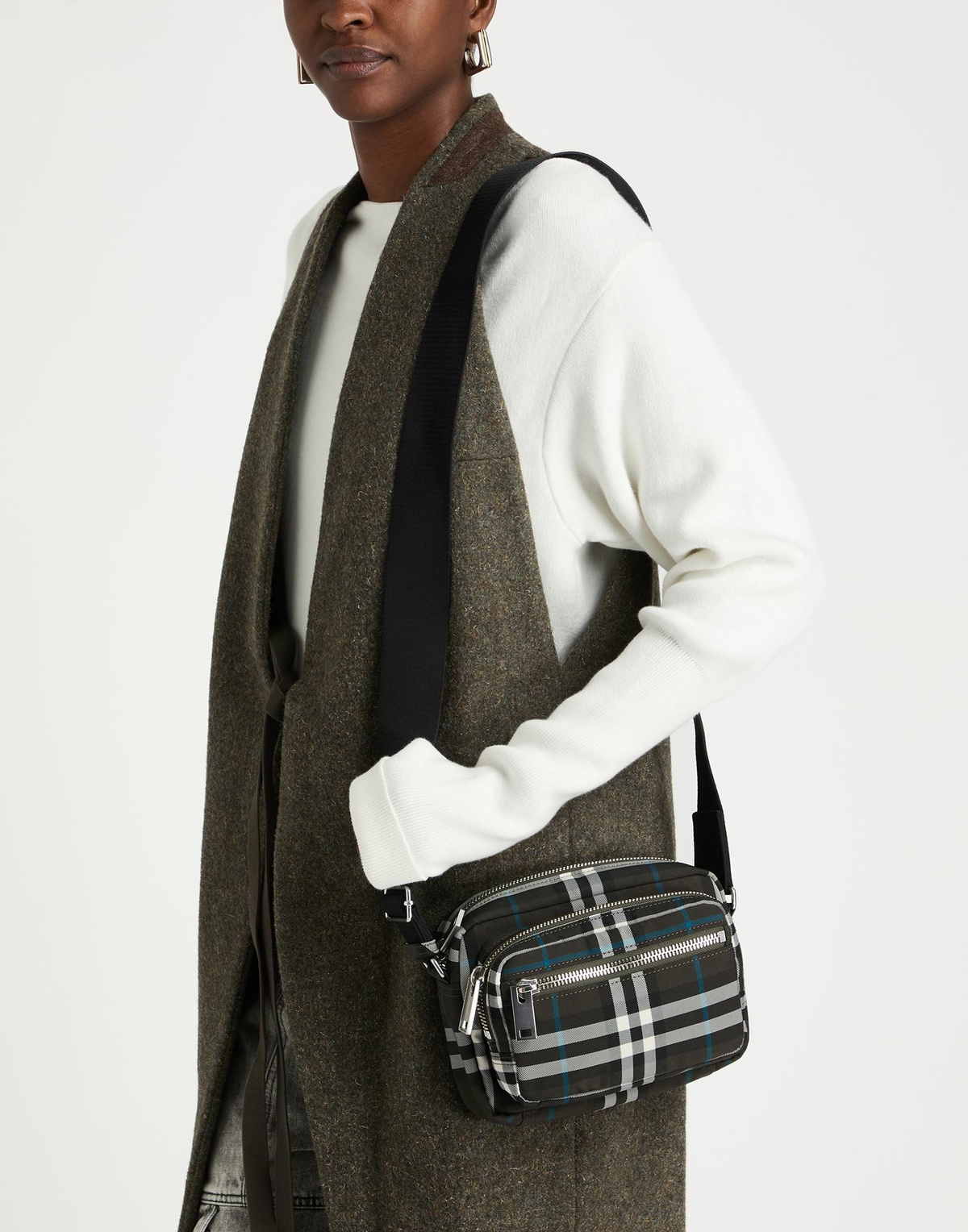 Burberry Womens Cross-body bag in Black