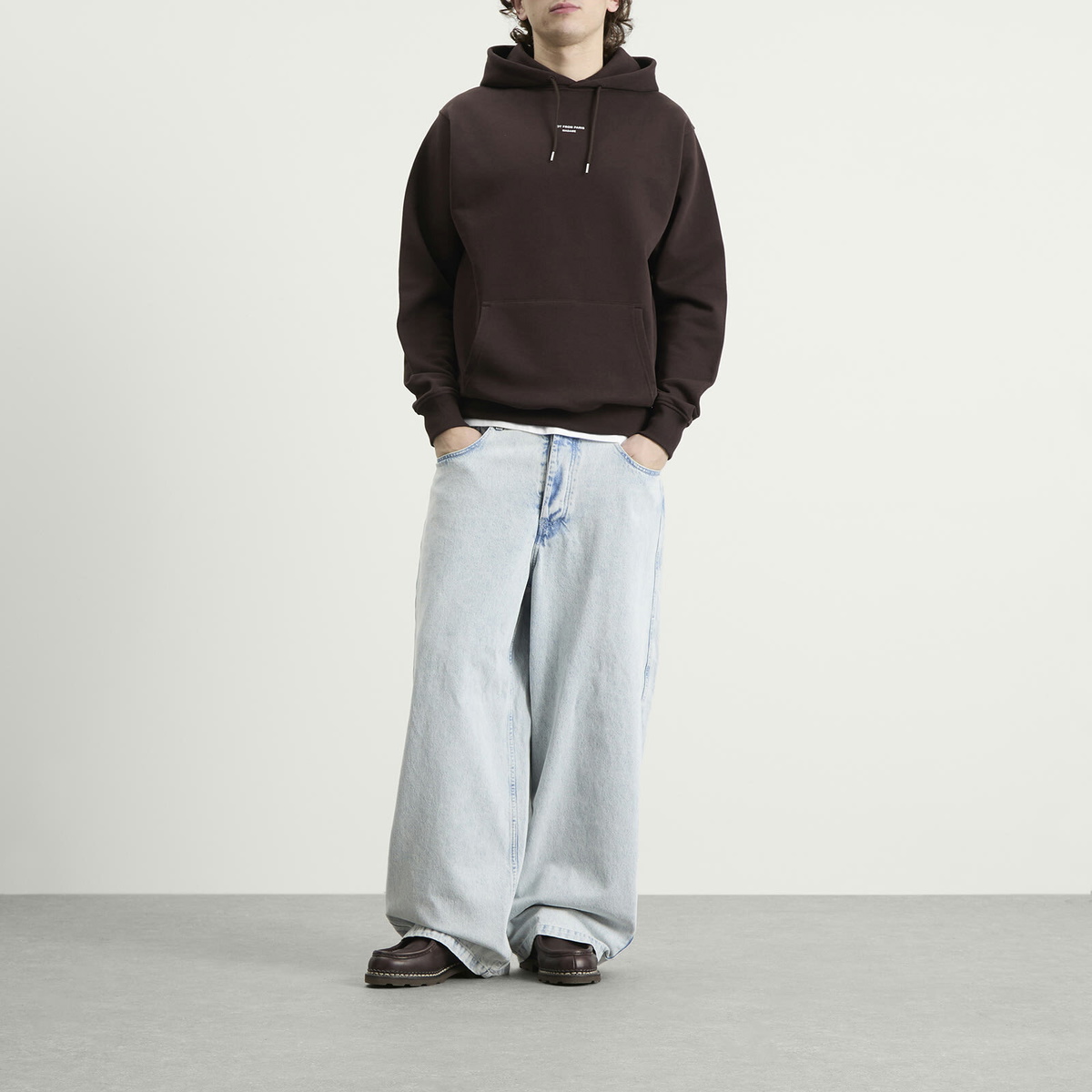 Drôle de Monsieur Men's Drole De Monsieur Classic Slogan Hoodie in Dark Brown