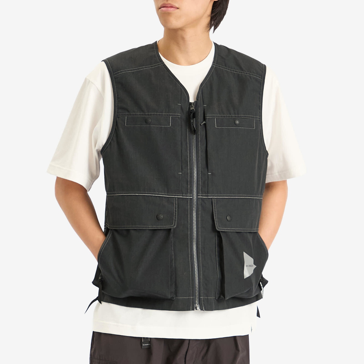 and wander Men's Tough Aramid Vest in Charcoal