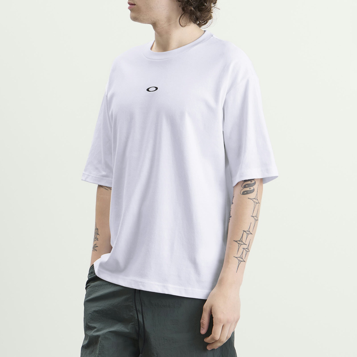 Oakley Men's Enhance QDC T-Shirt 5.0 in White
