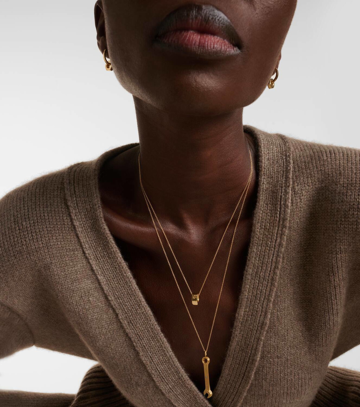 Ileana Makri Nut 18kt gold pendant necklace
