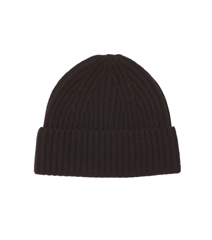 Photo: Lisa Yang Menton ribbed-knit cashmere beanie
