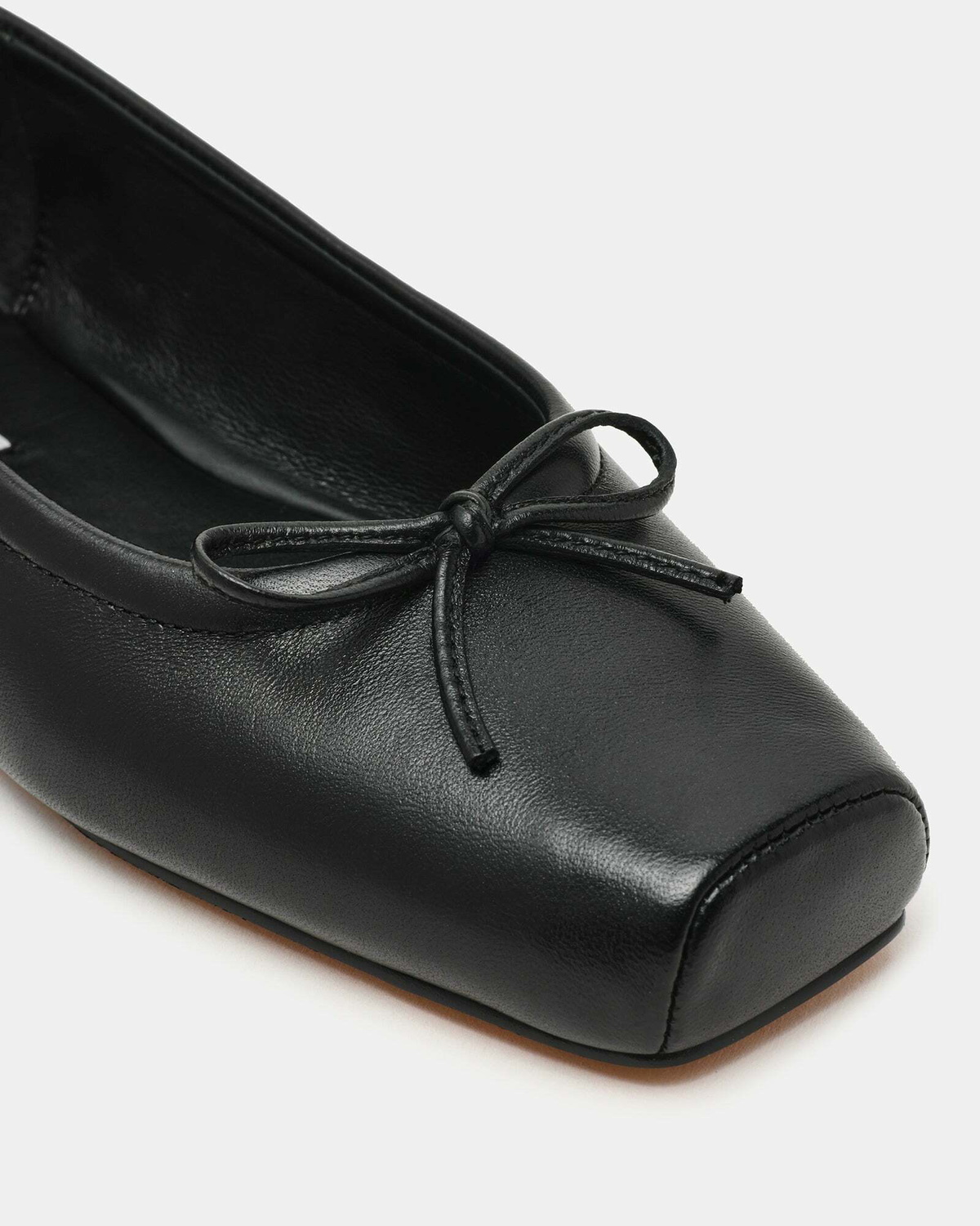 Steve Madden Eleve Flats in Black
