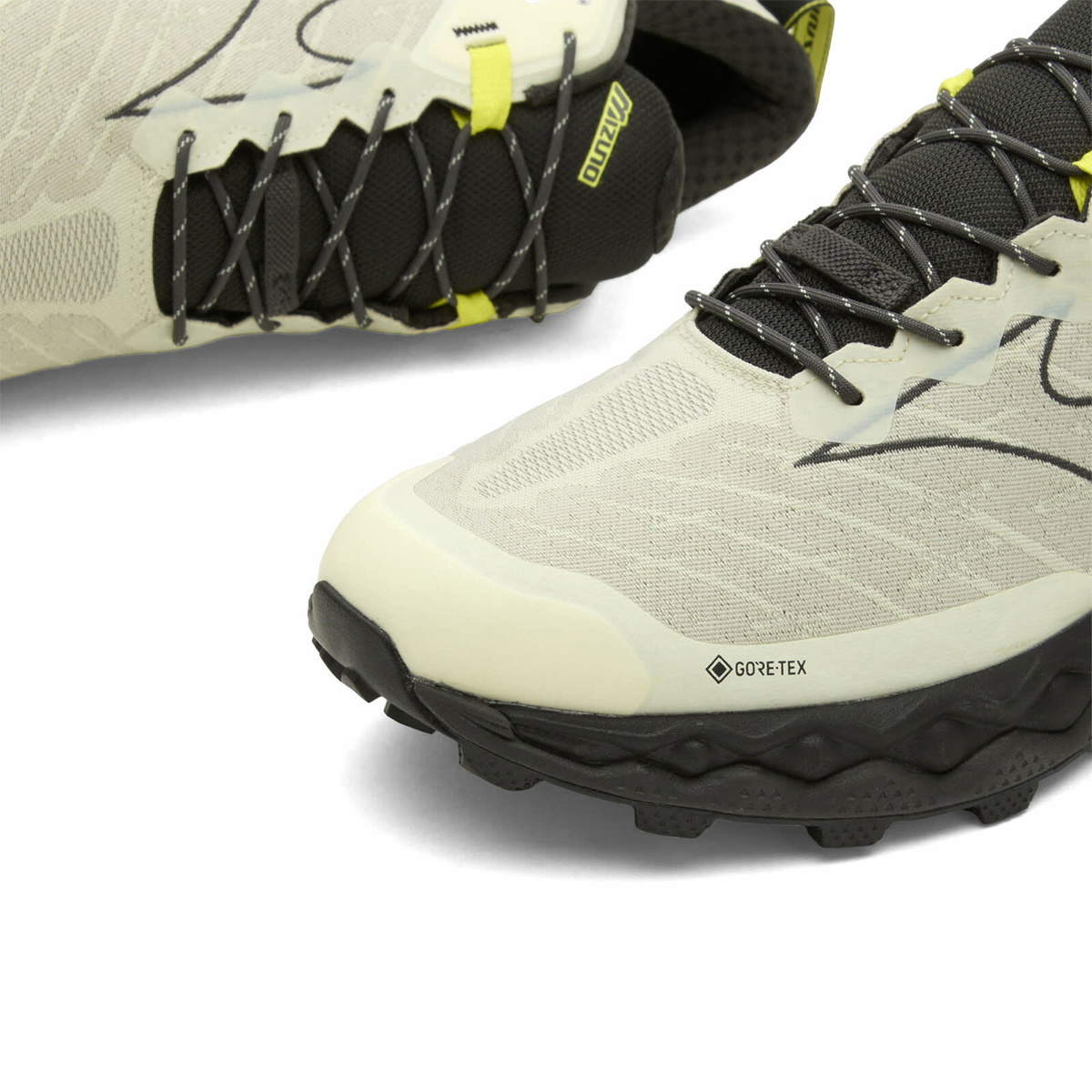 Mizuno Men's Wave Mujin Ls Gtx Sneaker in Silver Birch/Black/Sylvan Green