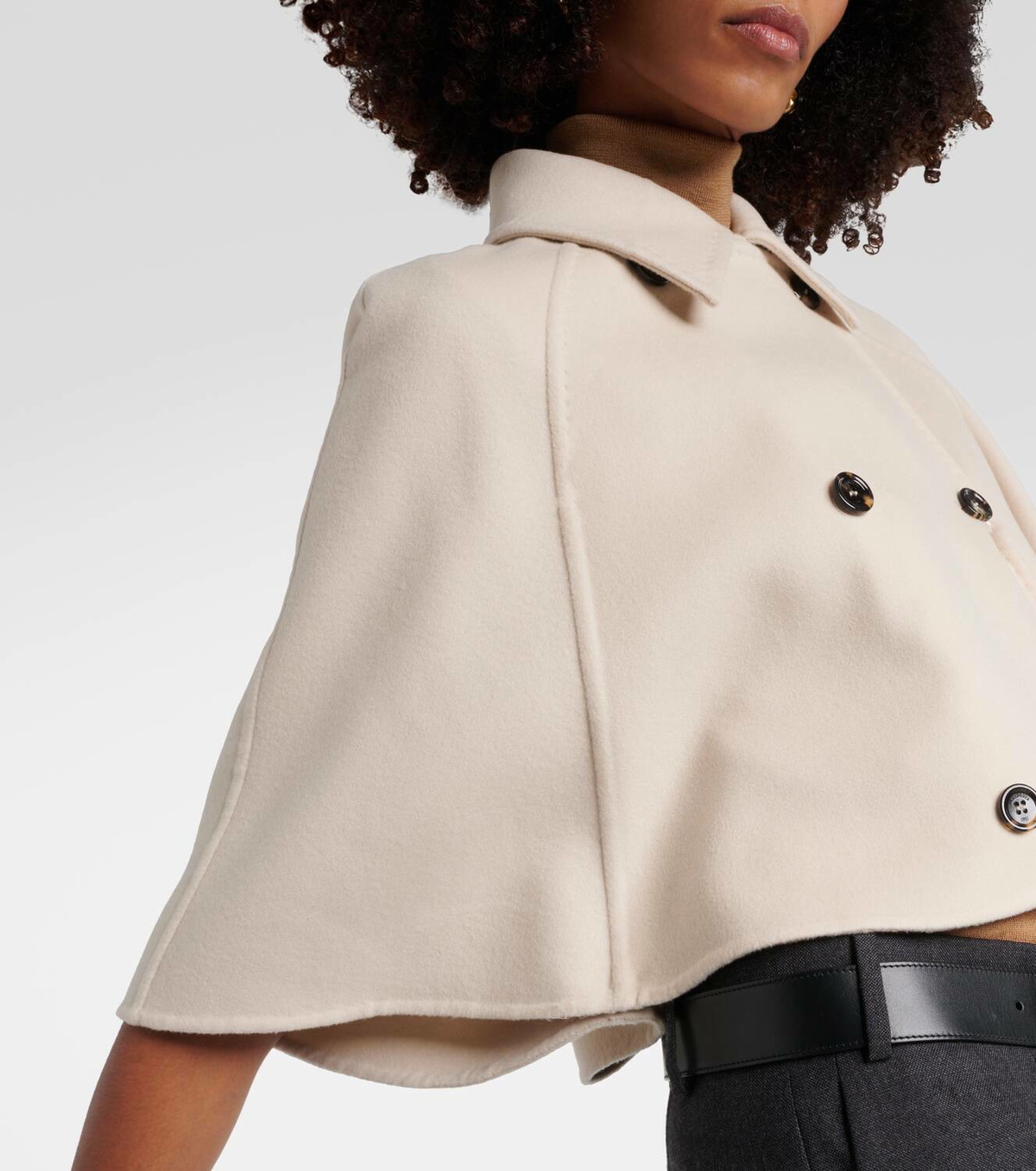 【送料&関税込】Max Mara Virgin Wool And Cashmere Cape Wih P Max Mara Volume wool and cashmere cape Max Mara