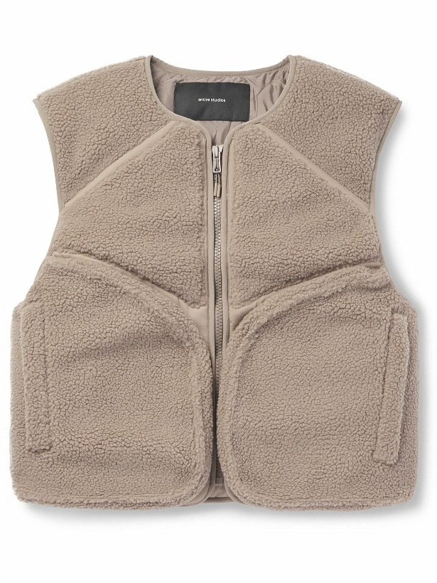 Photo: Entire Studios - Cropped Padded Fleece Gilet - Neutrals