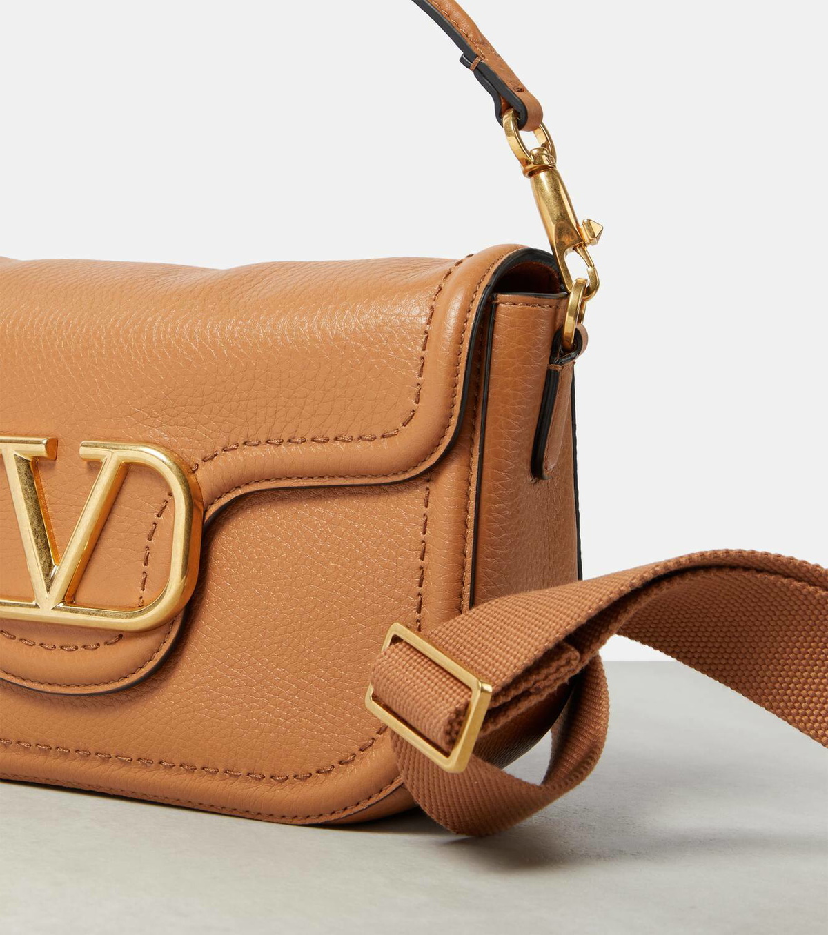ショルダーバッグ・ポシェット VALENTINO GARAVANI Alltime' shoulder bag Brown Valentino Garavani Alltime Hobo Bag in Grainy Calfskin