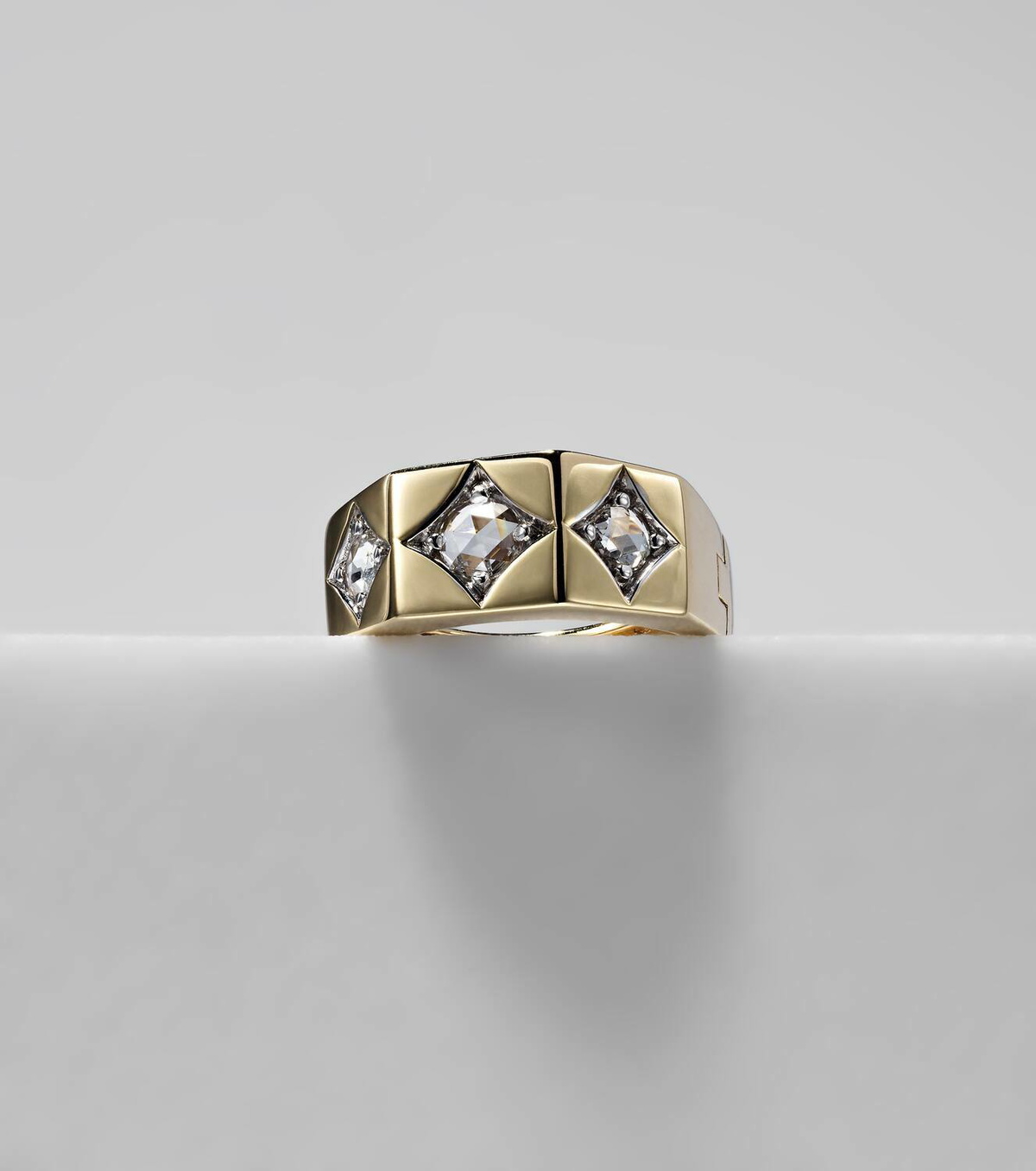 Marie Lichtenberg Ecrou Medium 18kt gold single hoop earring with diamonds