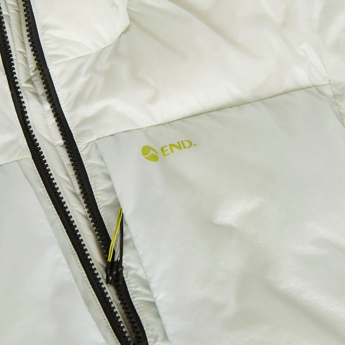END. x Montane Men's Kamen XT Jacket in Powder