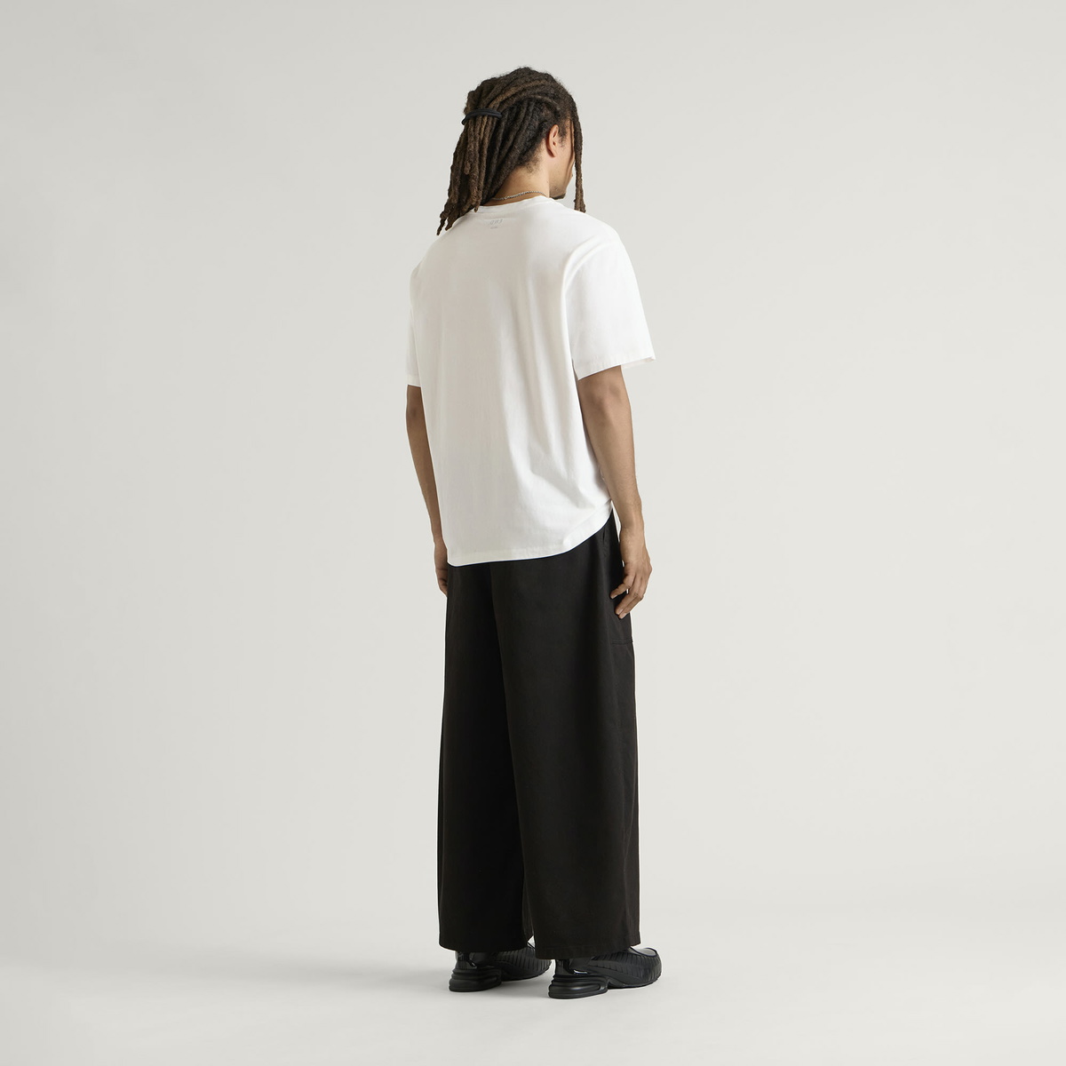 END. Signature T-shirt in Off White