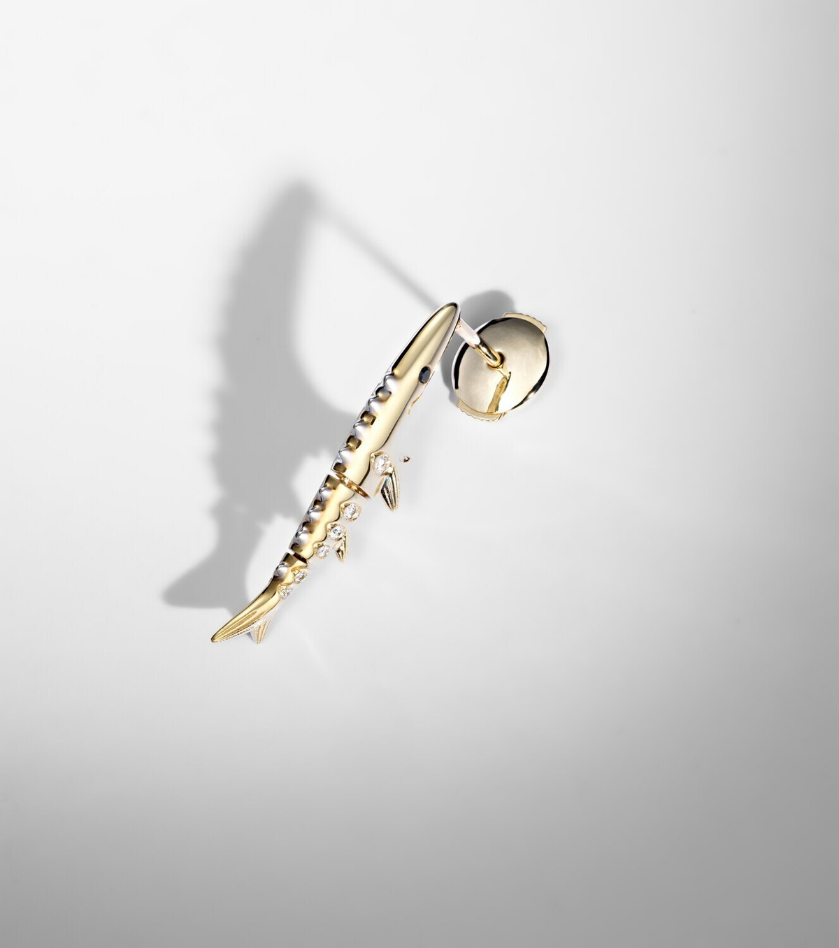 Yvonne Léon Marlin Pm 9kt gold single earring with diamonds