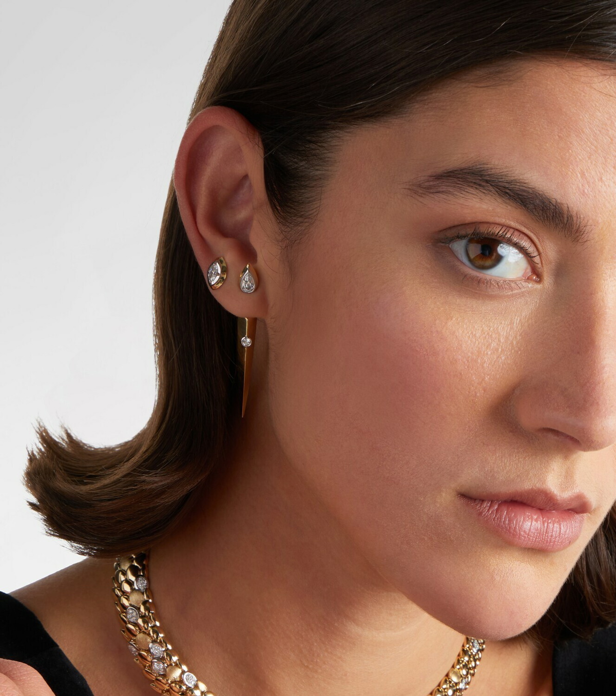 Rainbow K 14kt gold single earring with diamonds