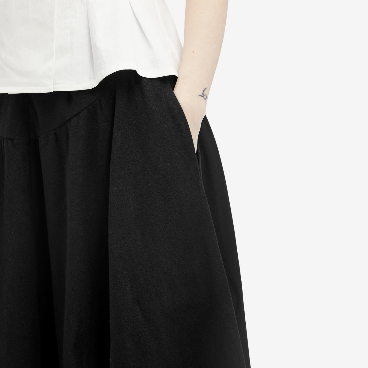Peachy Den Women's Deba Wool Midi Skirt in Onyx Peachy Den