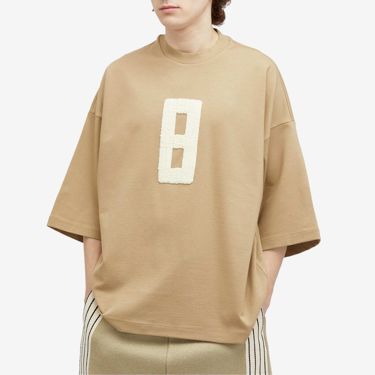 【Fear of God】ベージュ Milano 半袖Tシャツ Fear of God Men's Embroidered 8 Milano T-Shirt in Dune Fear