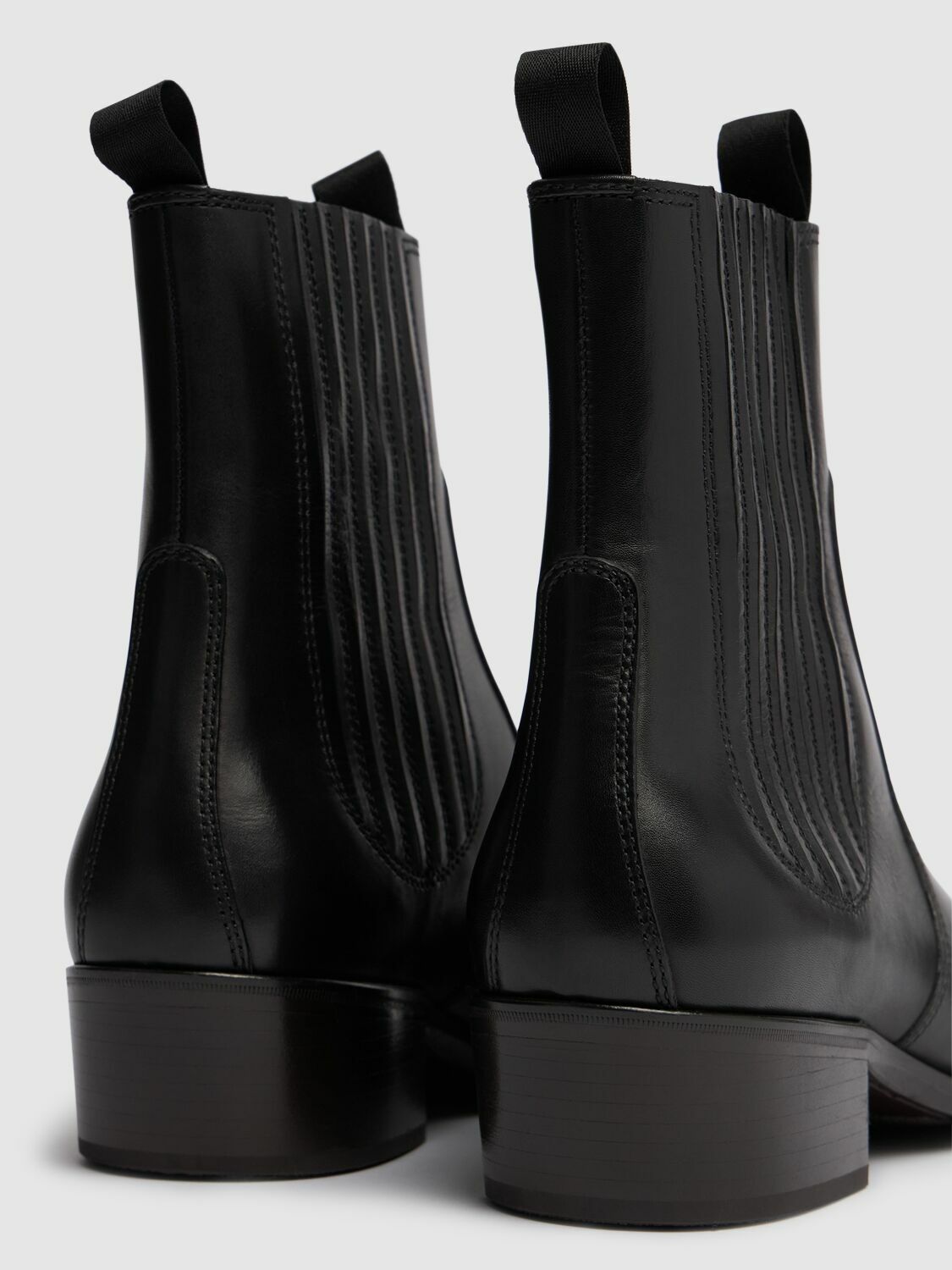 靴 LEMAIRE Black Chelsea Boots Leather Chelsea boots in black - Lemaire | Mytheresa