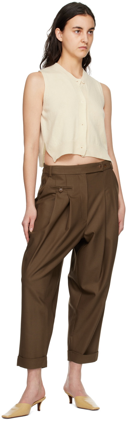 Be Stylish and Comfortable with Carrot Pants | Gizia Blog