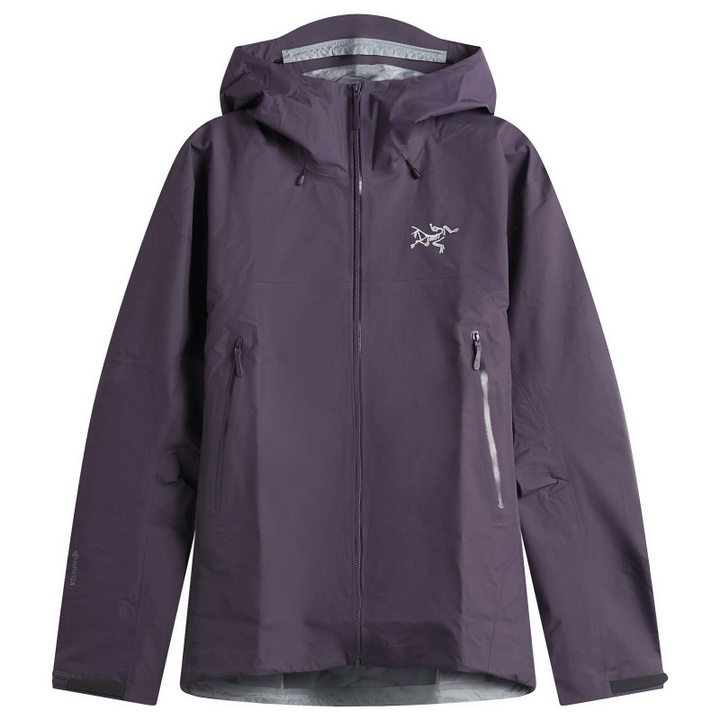 Photo: Arc'teryx Men's Beta SL Gore-Tex Jacket in Moondrop