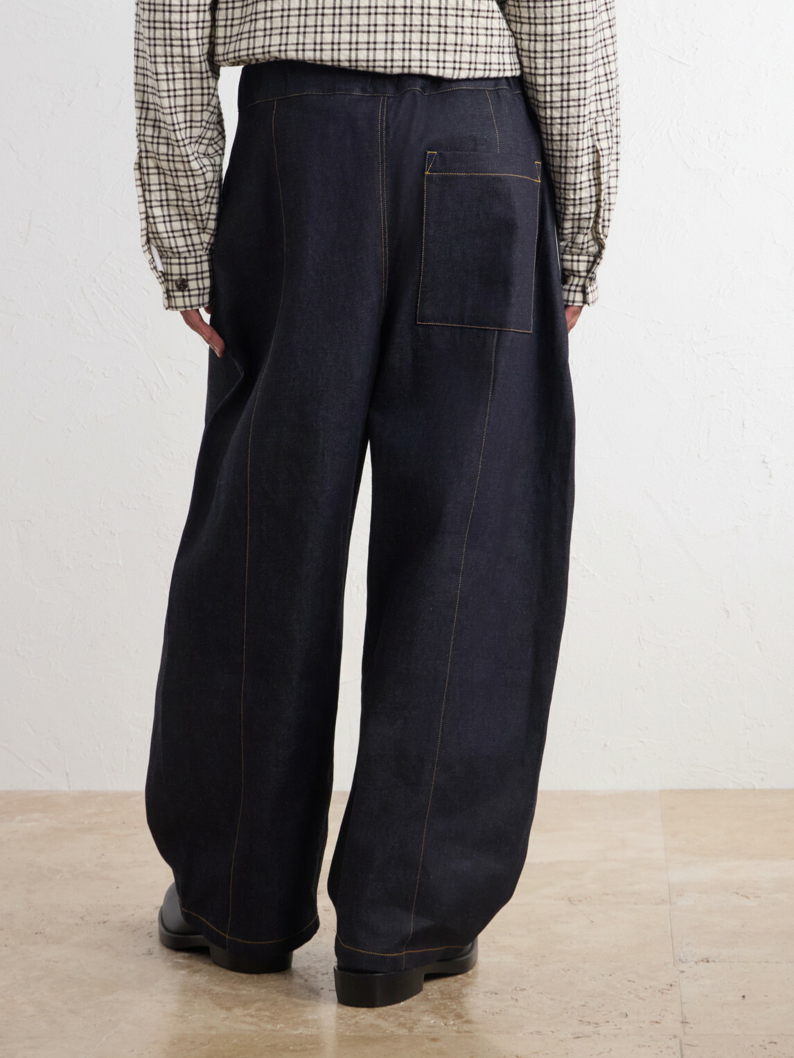 SAGE NATION - Barrel-Leg Pleated Jeans - Blue