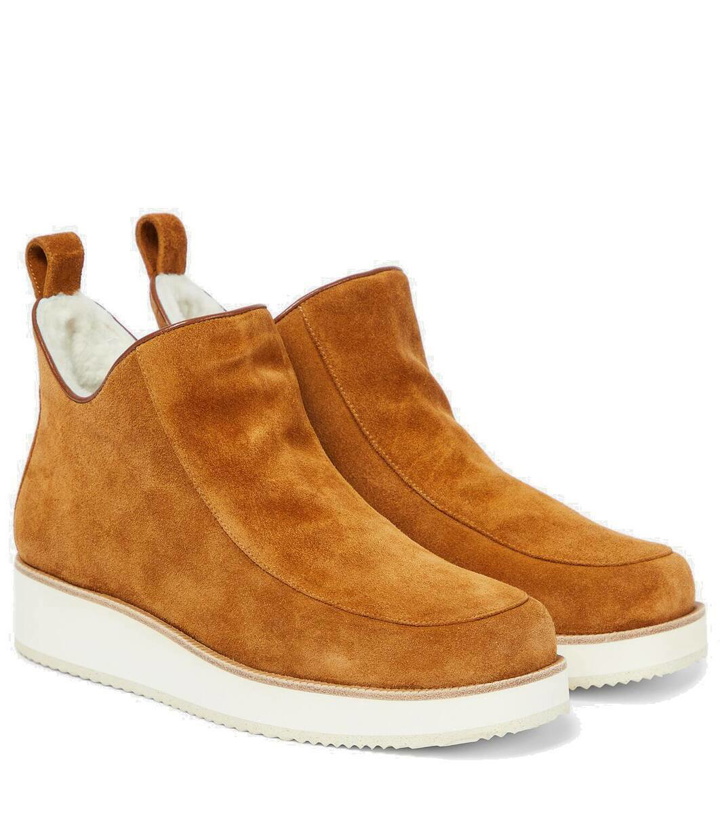 Photo: Gabriela Hearst Harry shearling-lined suede ankle boots