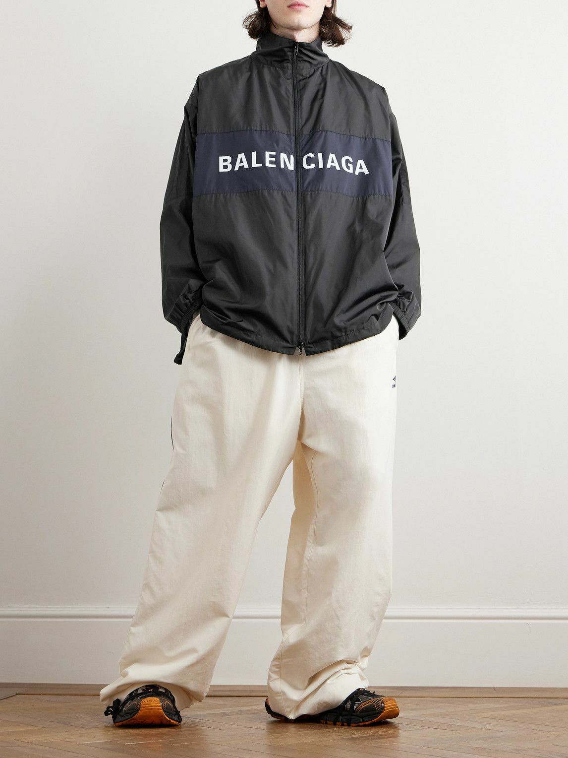Balenciaga logo-print hooded windbreaker - Black