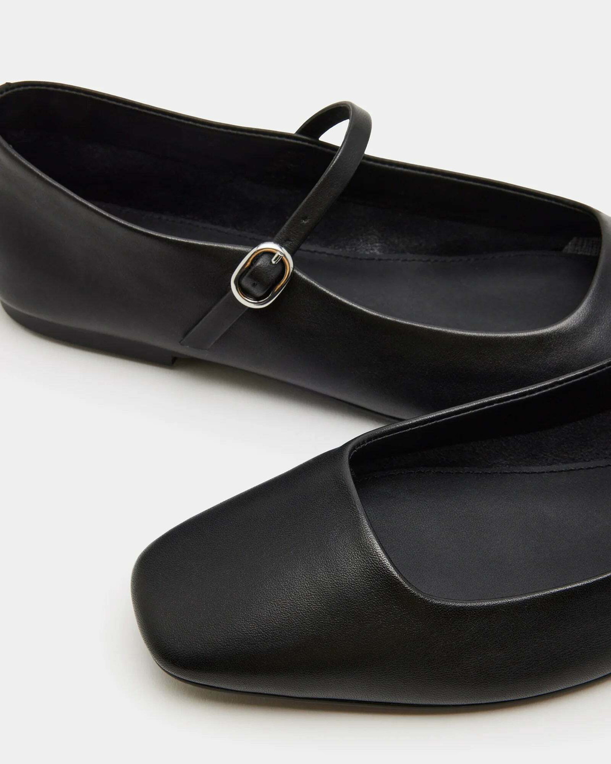 Steve Madden Maple Flats in Black