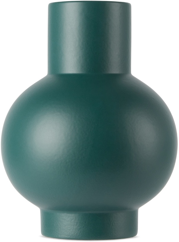 Photo: raawii Green Strøm Large Earthenware Vase