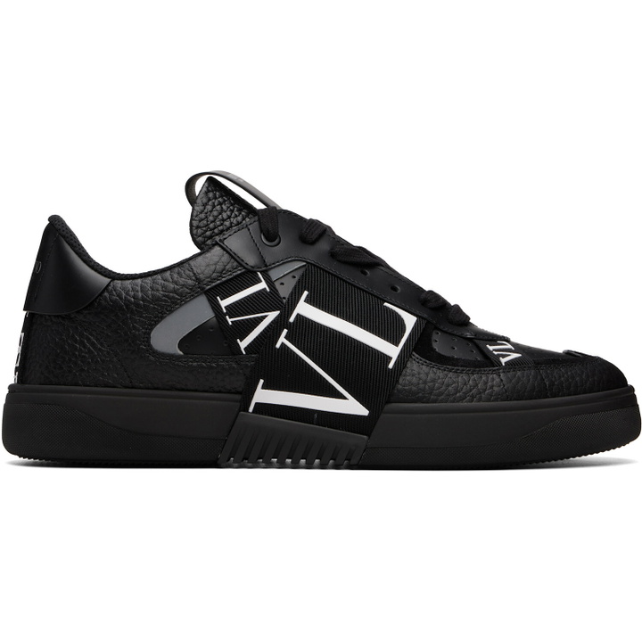 Photo: Valentino Garavani Black Low-Top Calfskin VL7N Sneakers