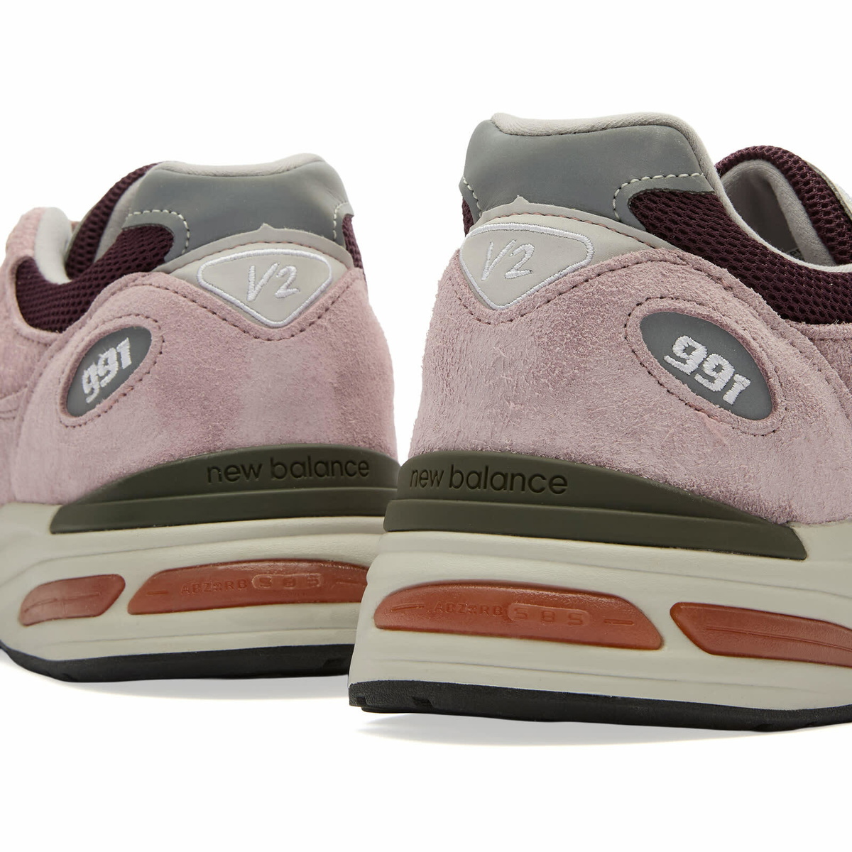 New Balance 991v2 Sneaker in Pink