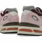 New Balance 991v2 Sneaker in Pink