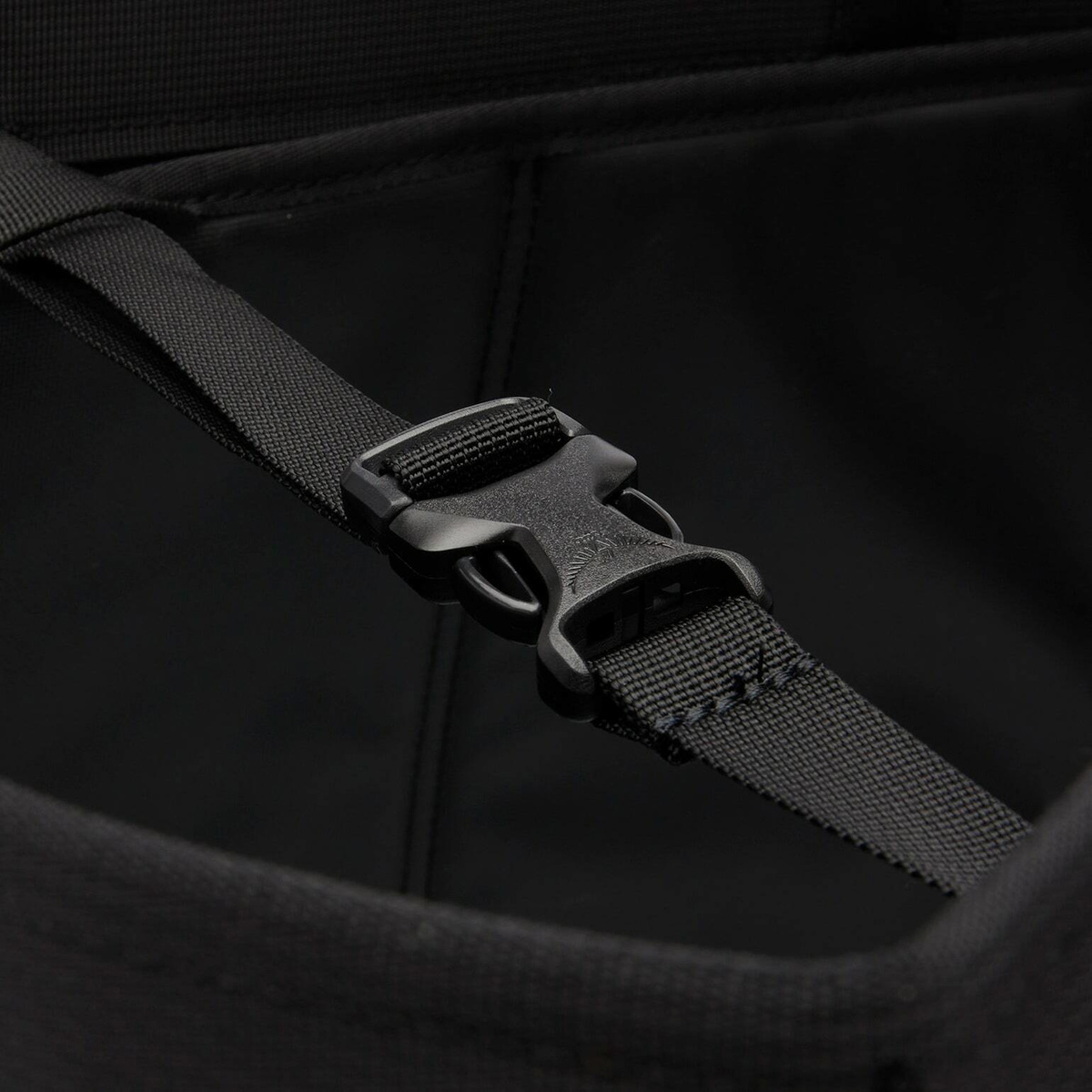 Osprey Gear Tote - 60L in Raven Black 