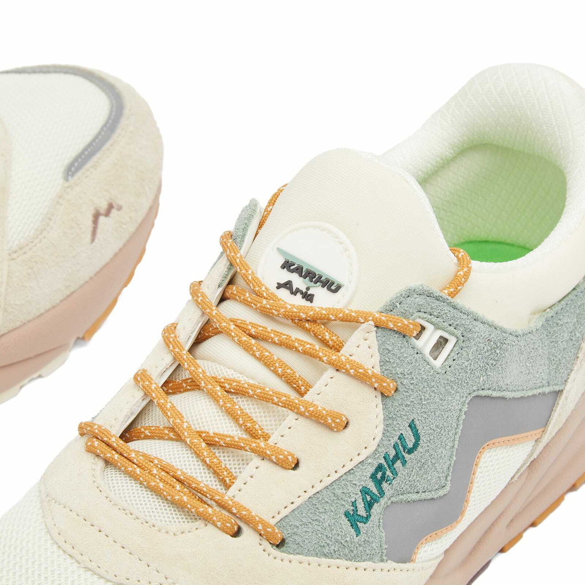 Karhu Men's Aria 95 Sneaker in Turtledove/Iceberg Green