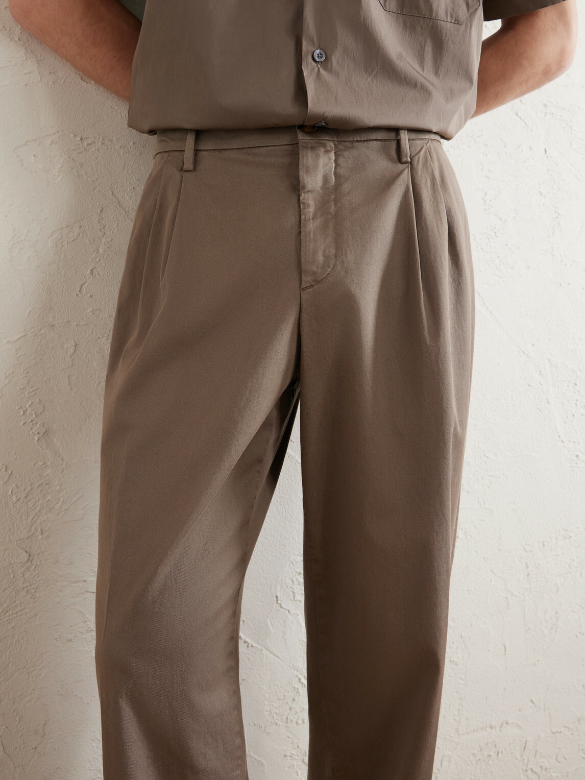 Canali - Straight-Leg Pleated Cotton-Blend Gabardine Trousers - Brown