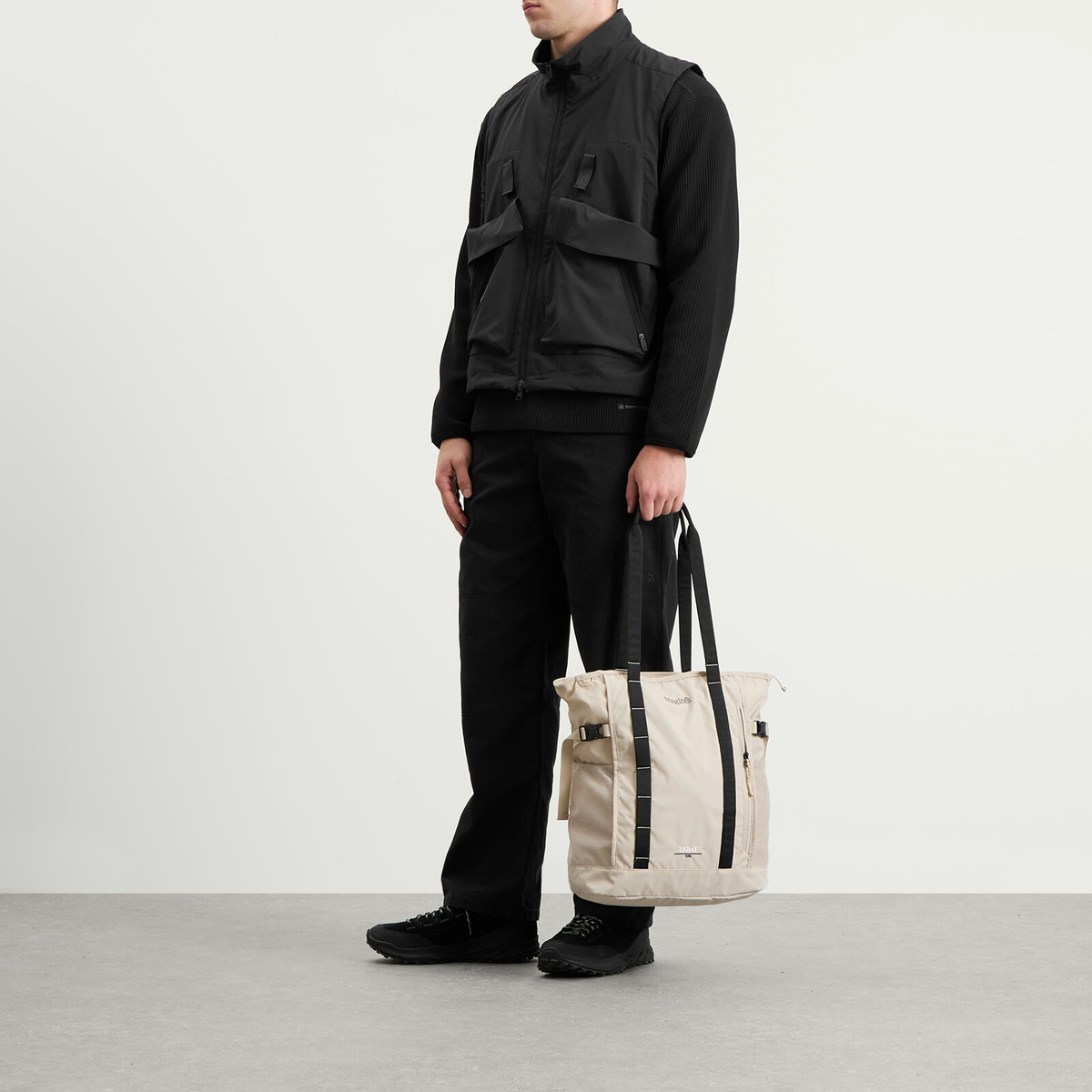 Haglöfs Men's Tight Tote Bag 25L in Chalk Beige/True Black 