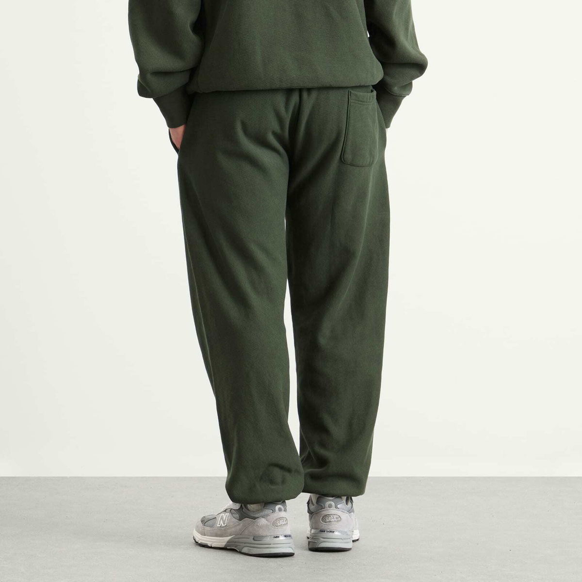 Champion Men's Reverse Weave Loose Cuffed Sweat Pants in Forest Green